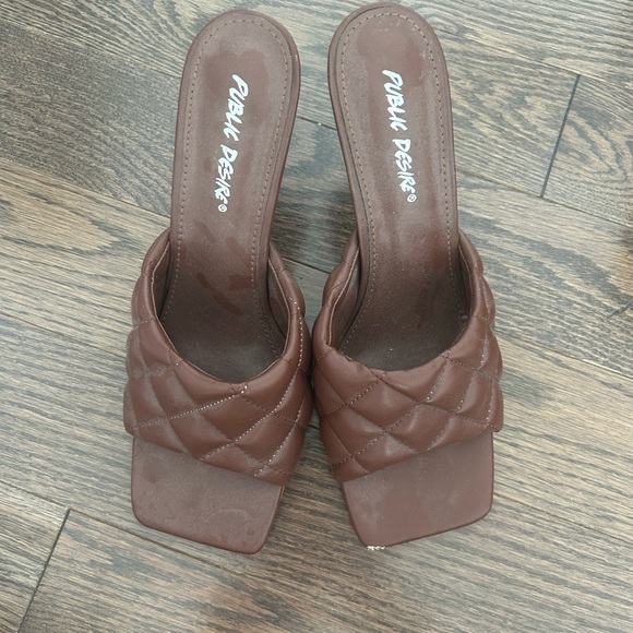 BEIGE, BROWN AND WHITE HEELS.  NEW AND NEVER WORN - Picture 4 of 6